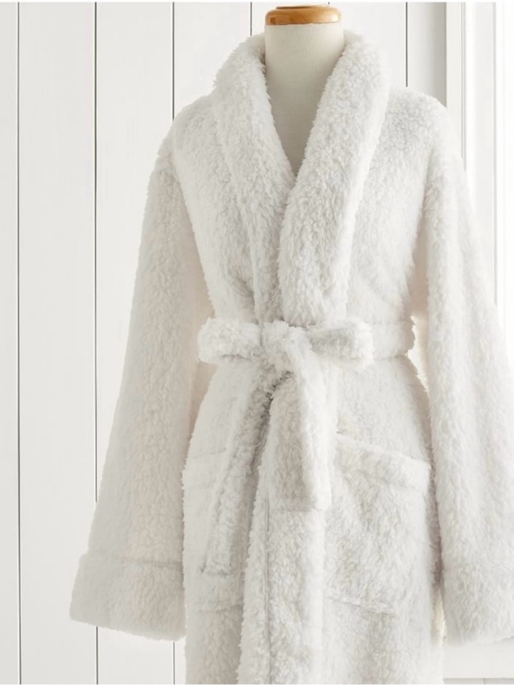Pottery Barn-Cozy Plush White Sherpa Robe with Shawl Collar - new with tags